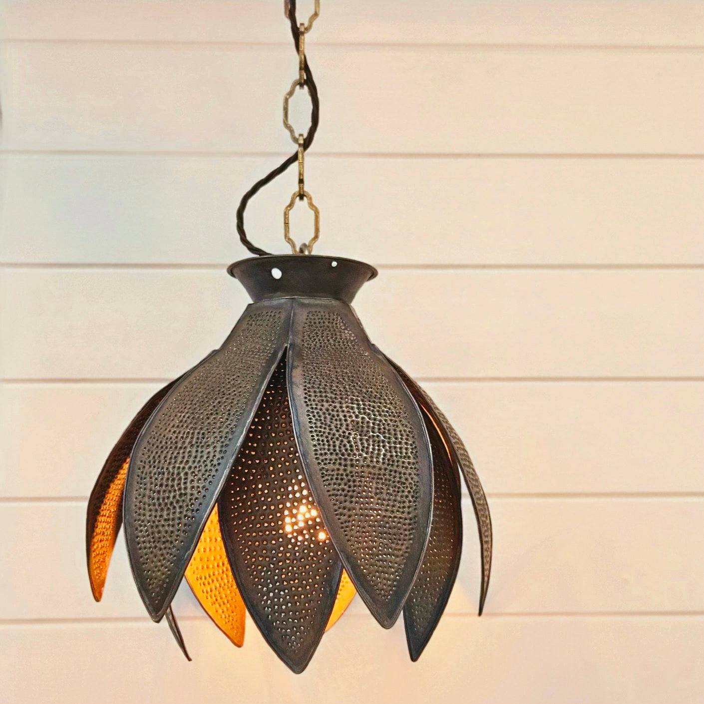 Lotus Pendant Light