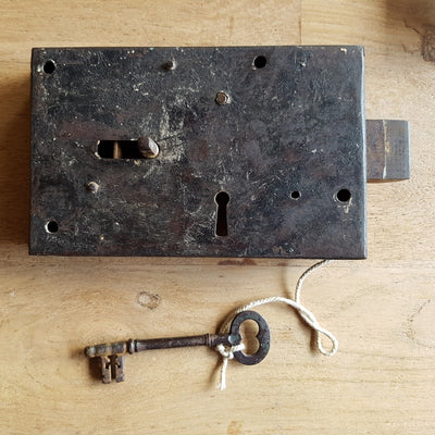 A. Lock w antique key